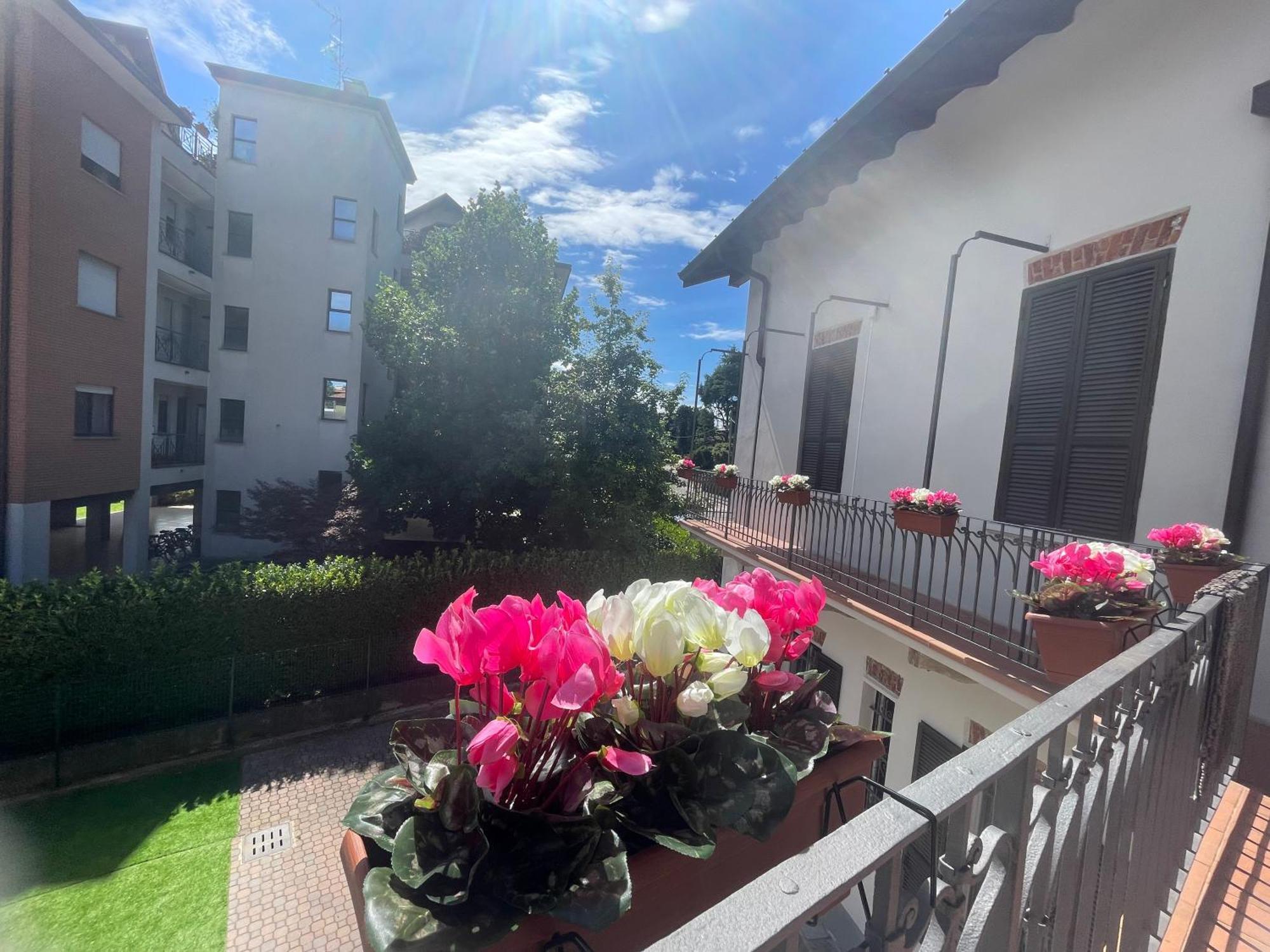Villa Simona Malpensa غالاّراتي المظهر الخارجي الصورة