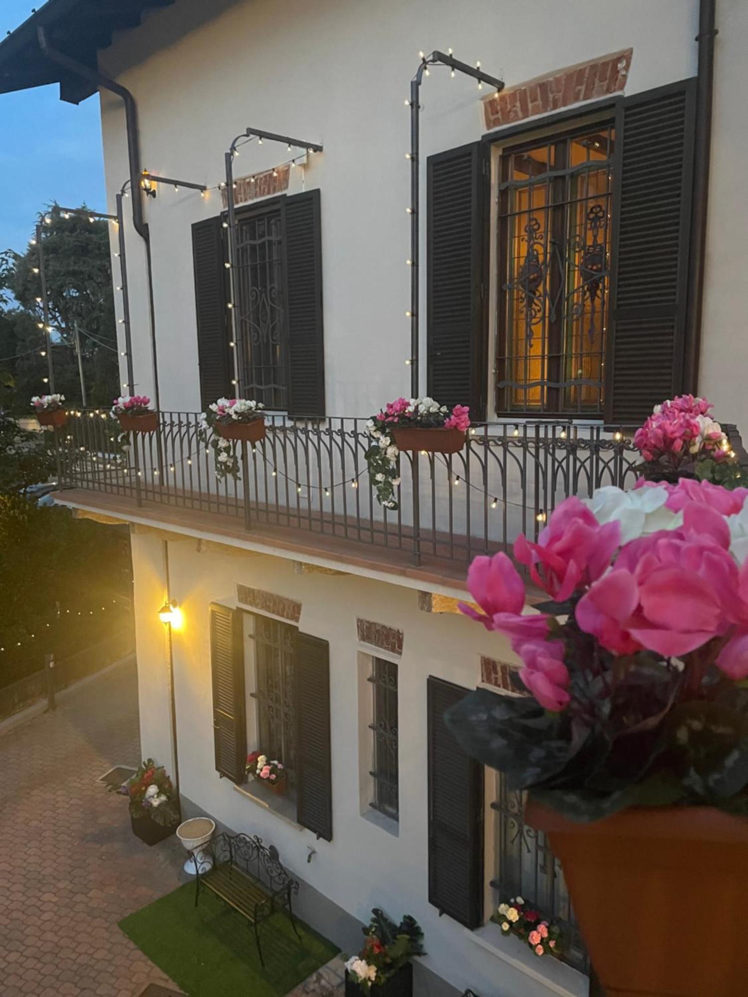 Villa Simona Malpensa غالاّراتي المظهر الخارجي الصورة