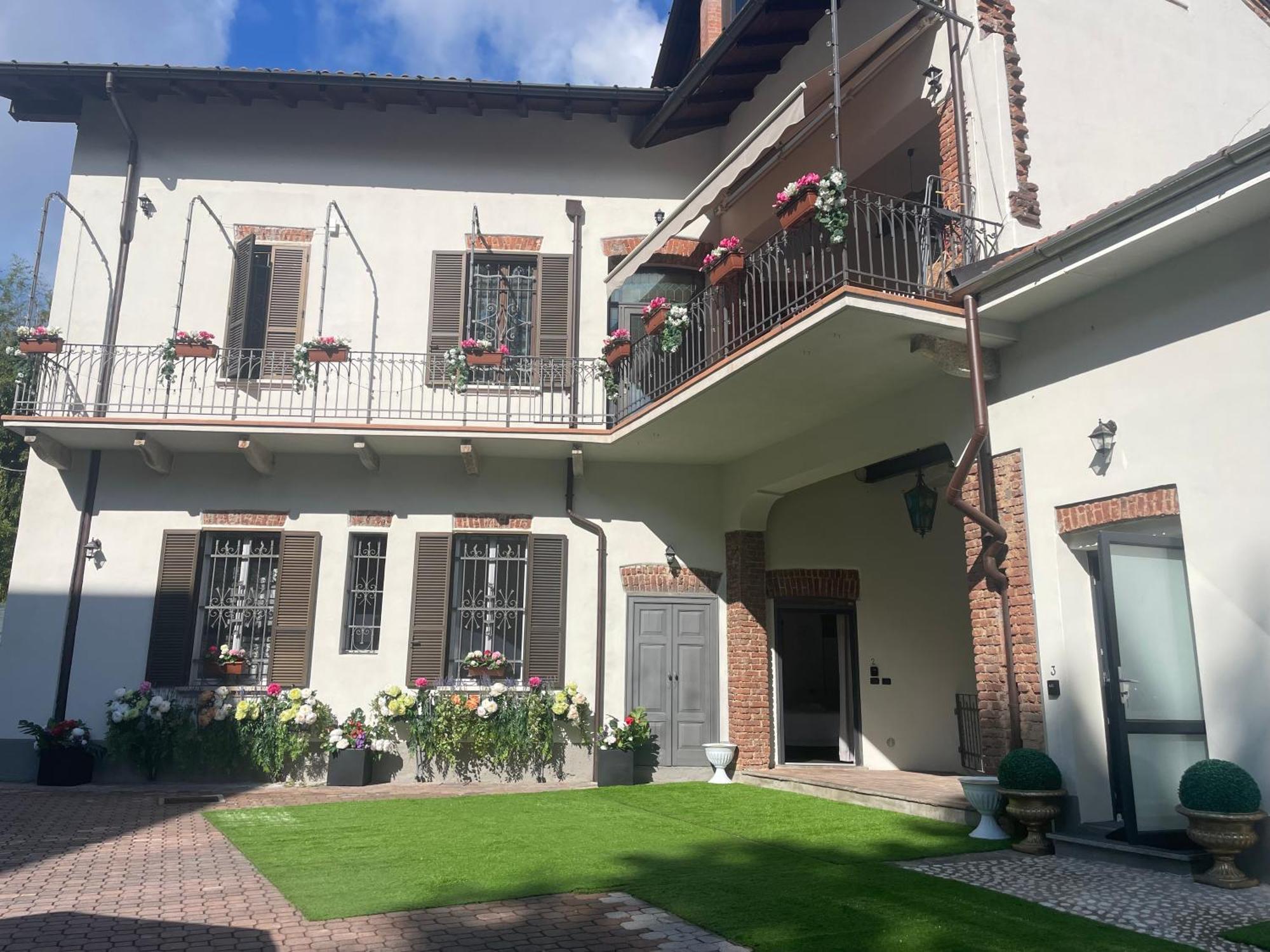 Villa Simona Malpensa غالاّراتي المظهر الخارجي الصورة