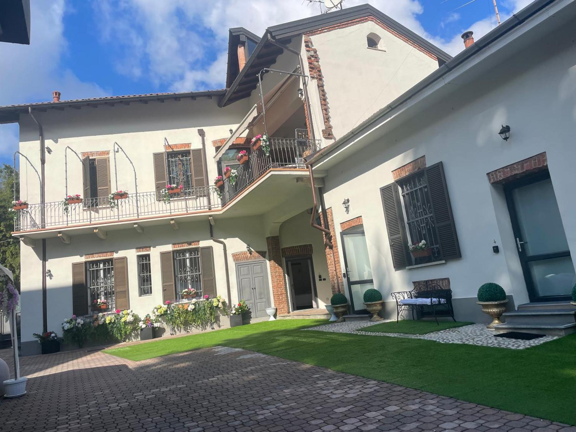 Villa Simona Malpensa غالاّراتي المظهر الخارجي الصورة