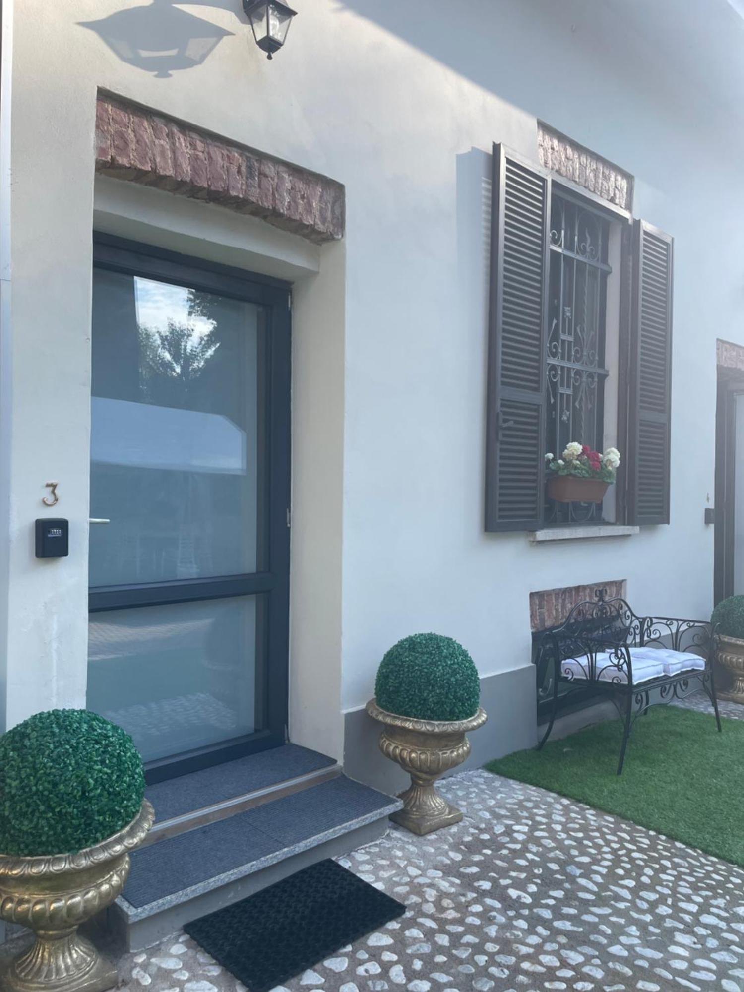 Villa Simona Malpensa غالاّراتي المظهر الخارجي الصورة